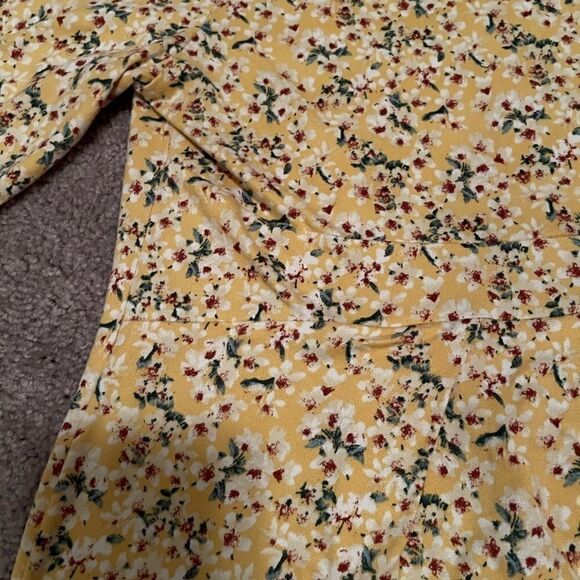 Maternity 3/4 sleeve pleated floral yellow blouse - Picture 4 of 7